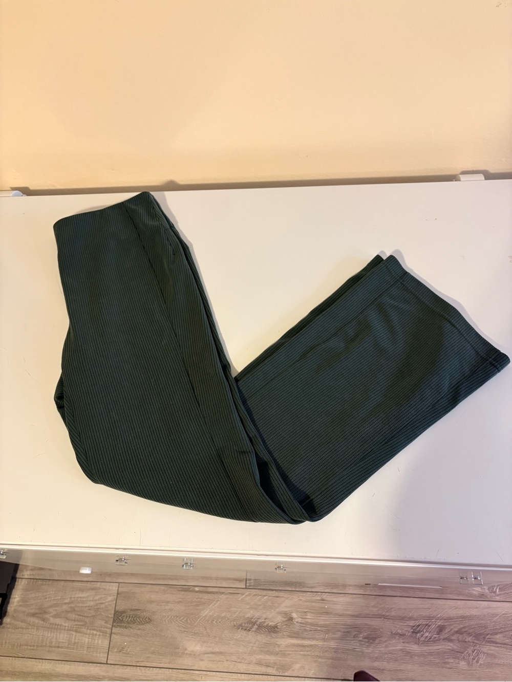 Lulu Dark Green Ribbed Flare leggings Pants EUC